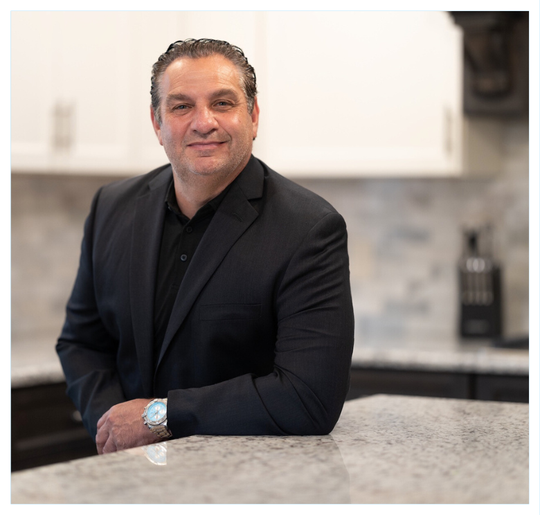 Lee Headshot List to Sell Realty